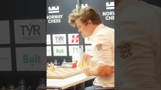 Магнус ломает стол после проигрыша! Магнус ломает стол после проигрыша!