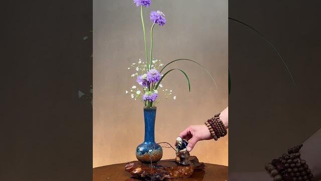 五朵花插出层次感的口决: 三三两两 高低错落。 五朵花插出层次感的口决: 三三两两 高低错落。