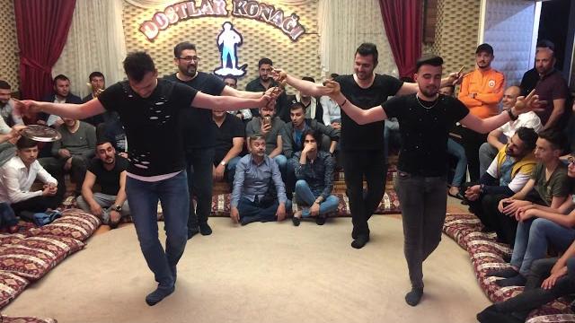 Gürkan demi̇rez & sarı kız & suda balık & dostlar konağı muhabbeti Gürkan demi̇rez & sarı kız & suda balık & dostlar konağı muhabbeti