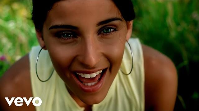 Nelly furtado - i'm like a bird (official music video) Nelly furtado - i'm like a bird (official music video)