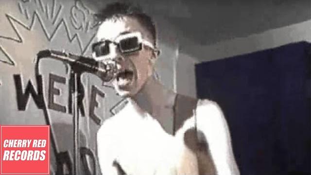 Toy dolls - nellie the elephant (we're mad, sunderland, uk, 1984) Toy dolls - nellie the elephant (we're mad, sunderland, uk, 1984)