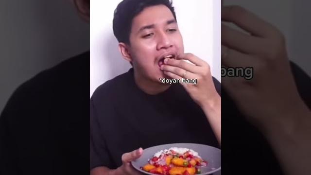 Klayrin pakai jilbab #ometv #storytelling #food Klayrin pakai jilbab #ometv #storytelling #food