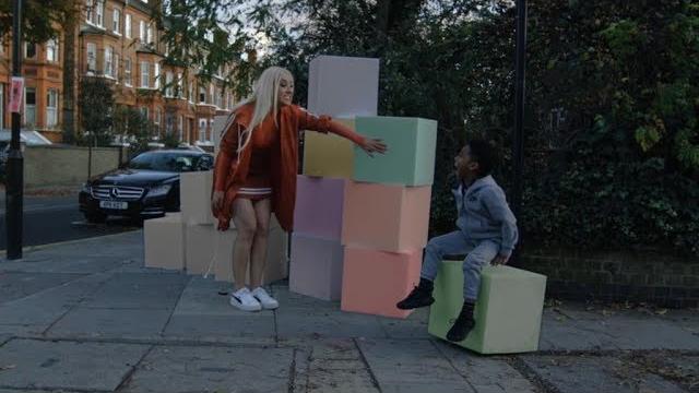 Ebru ellis - blocks (official video) Ebru ellis - blocks (official video)