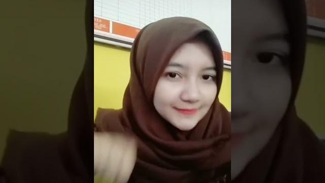 Bu guru cantik mode pakai seragam batik Bu guru cantik mode pakai seragam batik