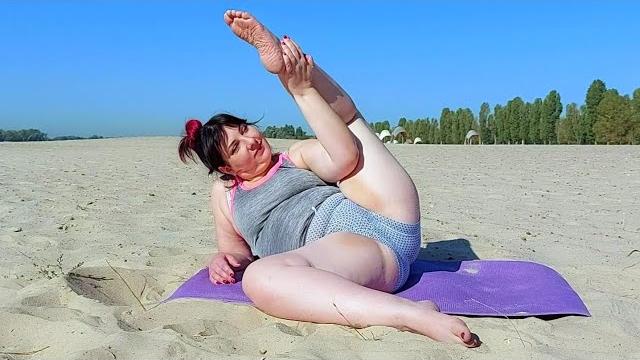 Йога/спорт/розтяжка ніг/yoga/fitness/leg stretching/sports/sports for beginners/body positivity Йога/спорт/розтяжка ніг/yoga/fitness/leg stretching/sports/sports for beginners/body positivity
