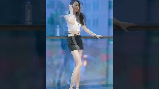 这大长腿,皮肤洁白无瑕,太美了#美女街拍# 这大长腿,皮肤洁白无瑕,太美了#美女街拍#