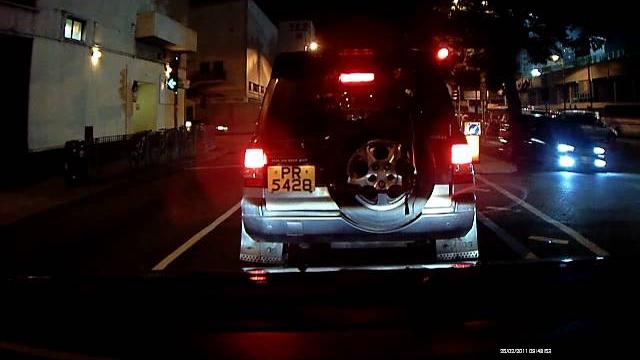 突然切線+鬥快衝紅燈(pajero同taxi)part 2 突然切線+鬥快衝紅燈(pajero同taxi)part 2