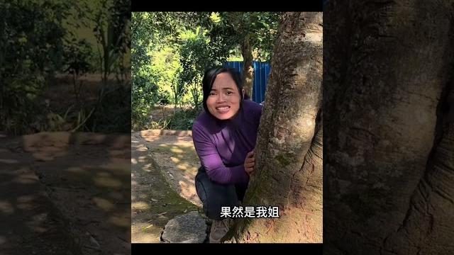 **惊险一刻:同伴勇救被迷晕女子智斗人贩子** **惊险一刻:同伴勇救被迷晕女子智斗人贩子**