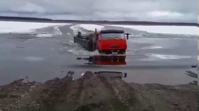 Камаз идёт вброд Камаз идёт вброд