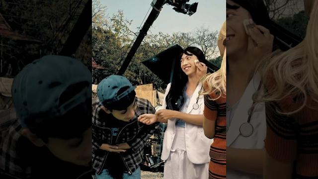 Dr. reisya lagi joget sama siapa tu di lokasi shooting? tungguin di eps.23 yah! #loveduty Dr. reisya lagi joget sama siapa tu di lokasi shooting? tungguin di eps.23 yah! #loveduty