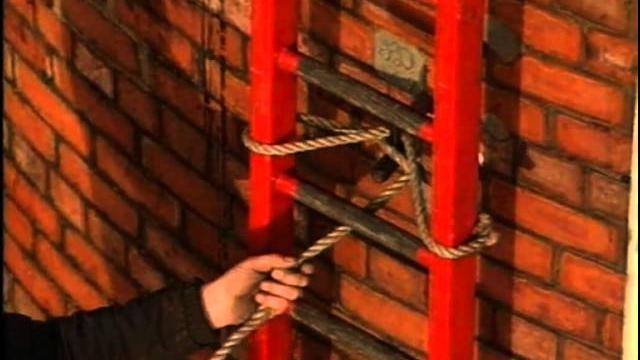 Fred dibnah laddering a chimney (part 1) Fred dibnah laddering a chimney (part 1)
