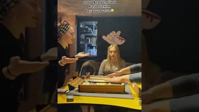 Esra rabia ünal tiktok okey oynuyor Esra rabia ünal tiktok okey oynuyor