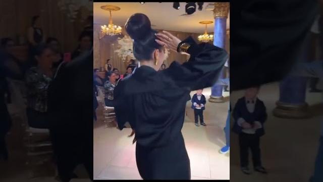 Красивая цыганка танцует ️️️ Красивая цыганка танцует ️️️