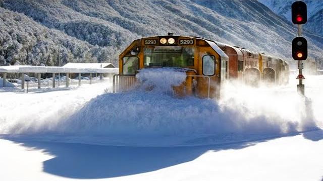 Most awesome trains moving through snow compilation Most awesome trains moving through snow compilation