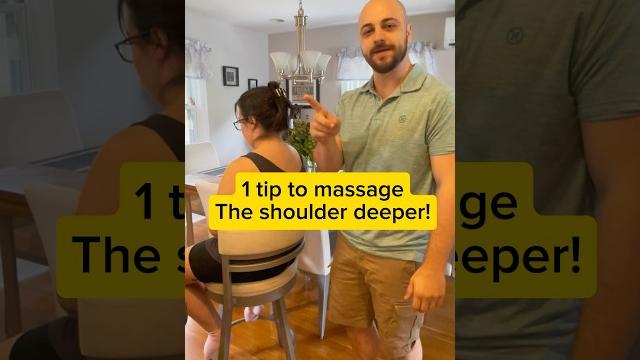 Give your partner an effective shoulder massage Give your partner an effective shoulder massage