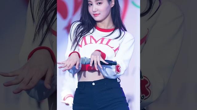 Momoland so cute #yeonwoo# #status# Momoland so cute #yeonwoo# #status#
