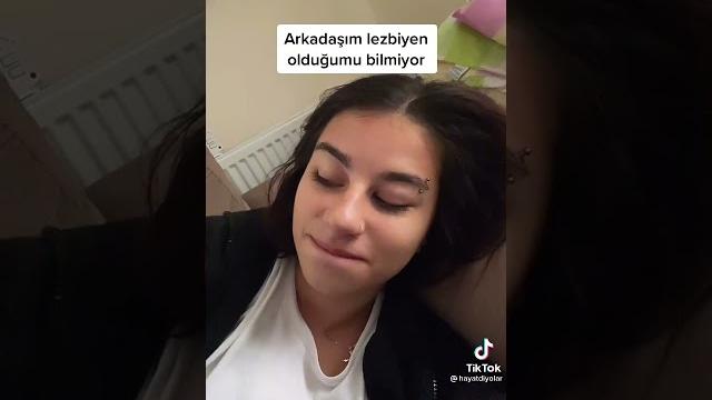 Arkadaşım lezbiyen olduğumu bilmiyor Arkadaşım lezbiyen olduğumu bilmiyor
