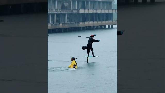 子乔你来看!道士在水上打僵尸 子乔你来看!道士在水上打僵尸