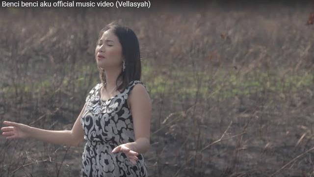 Vellasyah - benci benci aku (official) Vellasyah - benci benci aku (official)