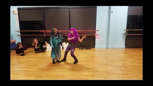 Descendants 2 cover "it's goin down" descendants 3 is coming!!! Descendants 2 cover "it's goin down" descendants 3 is coming!!!