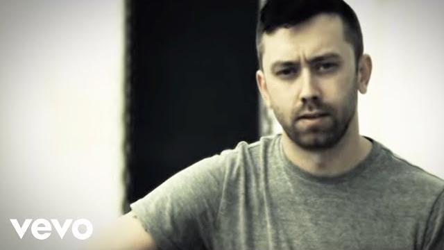 Rise against - hero of war (official video) Rise against - hero of war (official video)
