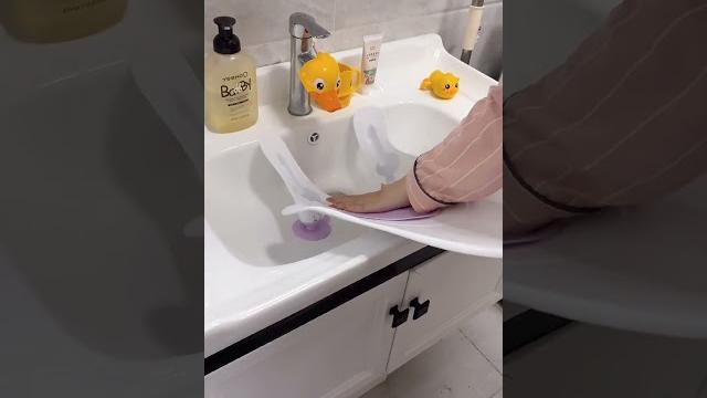 Looking for an easier way to clean your baby’s bottom? baby butt washing stand!#shorts Looking for an easier way to clean your baby’s bottom? baby butt washing stand!#shorts