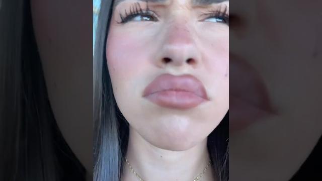 Она стала супер популярной благодаря 1 видео! #шортс Она стала супер популярной благодаря 1 видео! #шортс