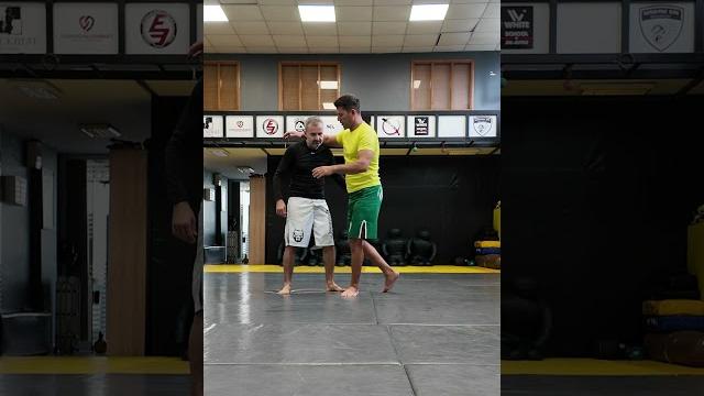 Liseli boyun tutma tekniği #jiujitsu #bjj Liseli boyun tutma tekniği #jiujitsu #bjj