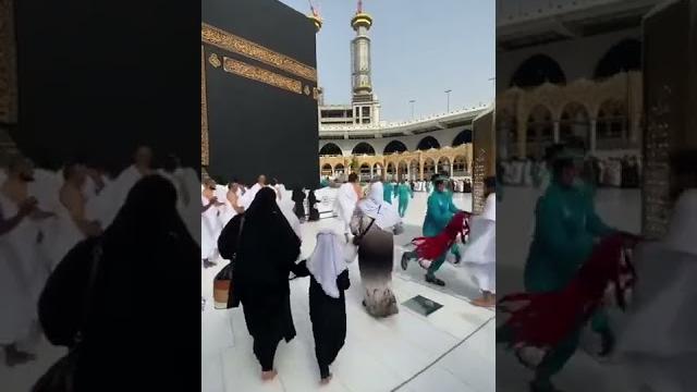 Semua berlarian setelah shalat depan ka'bah Semua berlarian setelah shalat depan ka'bah