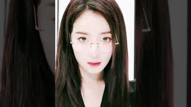 Eye contact with 杨幂 yang mi 盯 stare @ u Eye contact with 杨幂 yang mi 盯 stare @ u