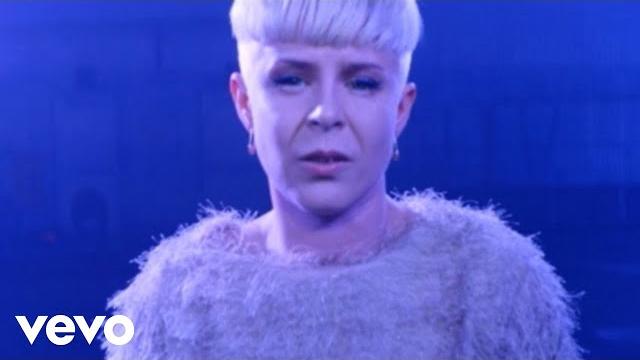 Robyn - call your girlfriend Robyn - call your girlfriend