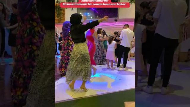 Türbanlı kızdan roman dans hadi kızım salla kızım Türbanlı kızdan roman dans hadi kızım salla kızım