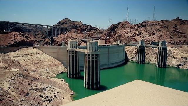 Constructing the hoover dam Constructing the hoover dam