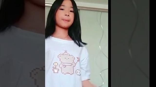 上交暑假作业的张婉莹同学 #可爱 上交暑假作业的张婉莹同学 #可爱