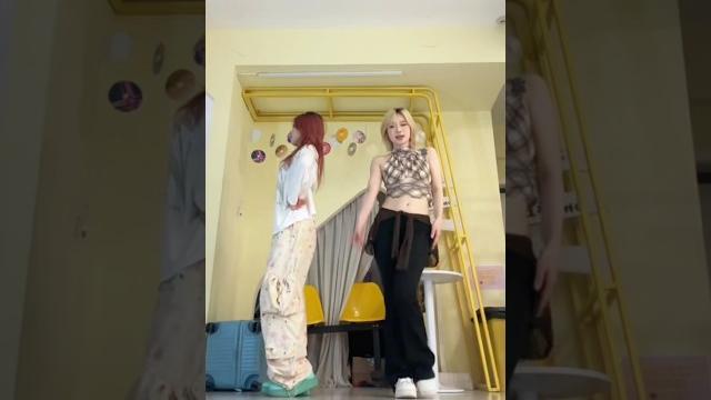 和冷白皮姐妹站一块我就这样 和冷白皮姐妹站一块我就这样