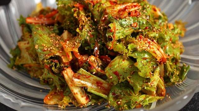 Korean lettuce salad (sangchu-geotjeori: 상추겉절이) Korean lettuce salad (sangchu-geotjeori: 상추겉절이)