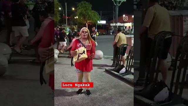 Pengamen waria malioboro yogya viral #lucu - shorts Pengamen waria malioboro yogya viral #lucu - shorts