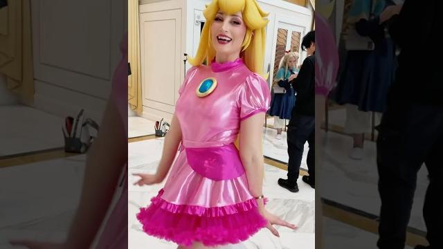 My bestie always has my back @claruscloset #cosplay #shortsfeed #princesspeach #cosplaygirls My bestie always has my back @claruscloset #cosplay #shortsfeed #princesspeach #cosplaygirls