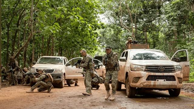 Жесткий боевик схватка в джунглях! спецназ направлен на помощь мозамбику! гранит! русский фильм Жесткий боевик схватка в джунглях! спецназ направлен на помощь мозамбику! гранит! русский фильм