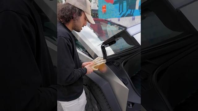 Tesla cybertruck vs hand Tesla cybertruck vs hand