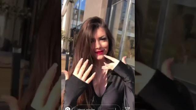 Simge barankoğlu güzel dans ediyor. Simge barankoğlu güzel dans ediyor.