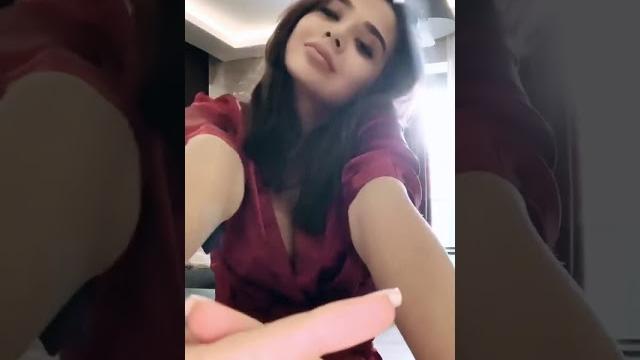 Merve taşkin geceli̇k memeleri̇ gözüküyor Merve taşkin geceli̇k memeleri̇ gözüküyor