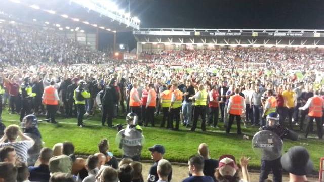 Bristol city vs bristol rovers pitch invasion Bristol city vs bristol rovers pitch invasion