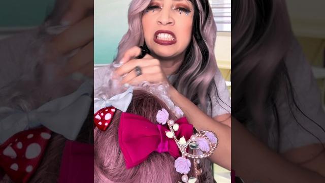 Asmr - menina tóxica arrumando cabelo Asmr - menina tóxica arrumando cabelo