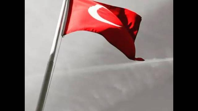 Dalgalanan türk bayrağı Dalgalanan türk bayrağı