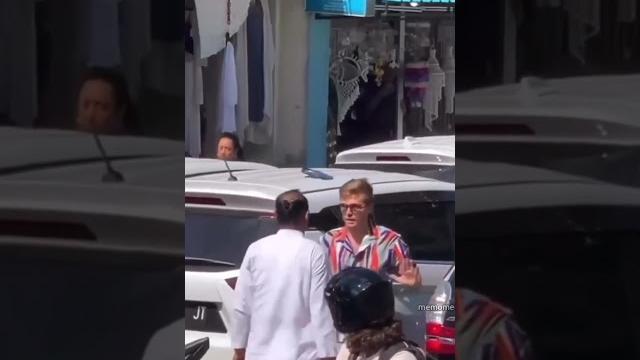 Viral! bule arogan duel dengan warga lokal di jalanan ubud, bali Viral! bule arogan duel dengan warga lokal di jalanan ubud, bali