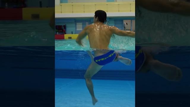 How does a #waterpolo player shoot? here is the answer How does a #waterpolo player shoot? here is the answer