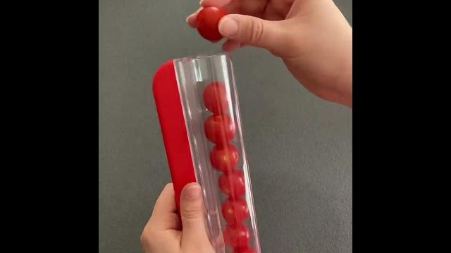 Step by step, how does the tomato slicer work #easylife #homehacks #foodhacks #kitchentools Step by step, how does the tomato slicer work #easylife #homehacks #foodhacks #kitchentools