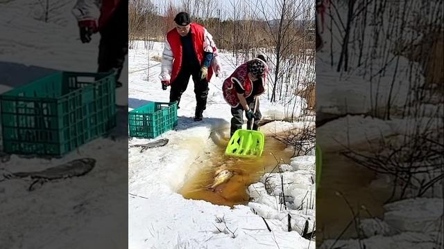 Fishing in ice water: people fishing in ice water Fishing in ice water: people fishing in ice water