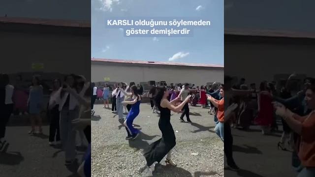 Karsli olduğunuzu nasıl söylemeden gösterirdiniz #kars #düğün #dans #reels #keşfet #viral Karsli olduğunuzu nasıl söylemeden gösterirdiniz #kars #düğün #dans #reels #keşfet #viral